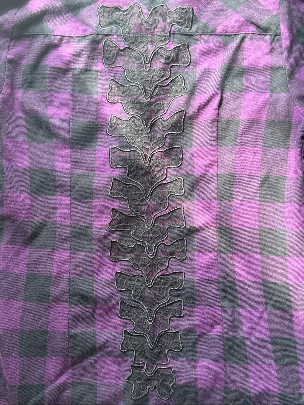 Hot Topic Purple & Black Buffalo Plaid Button Front Shirt Skeleton Spine Size M - Picture 3 of 7